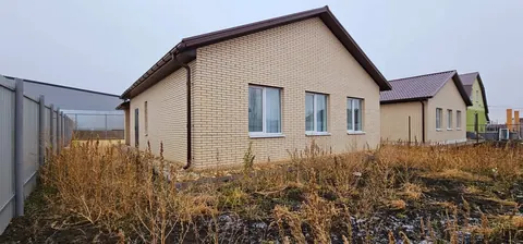Фасад и терраса, вид сбоку