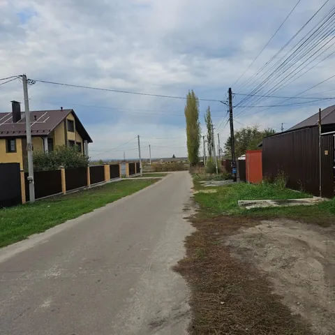 Улица у дома